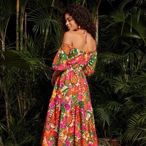 Perfect vacation Dress with cutout. Never worn size small